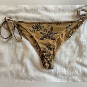 Cheeky bikini bottoms